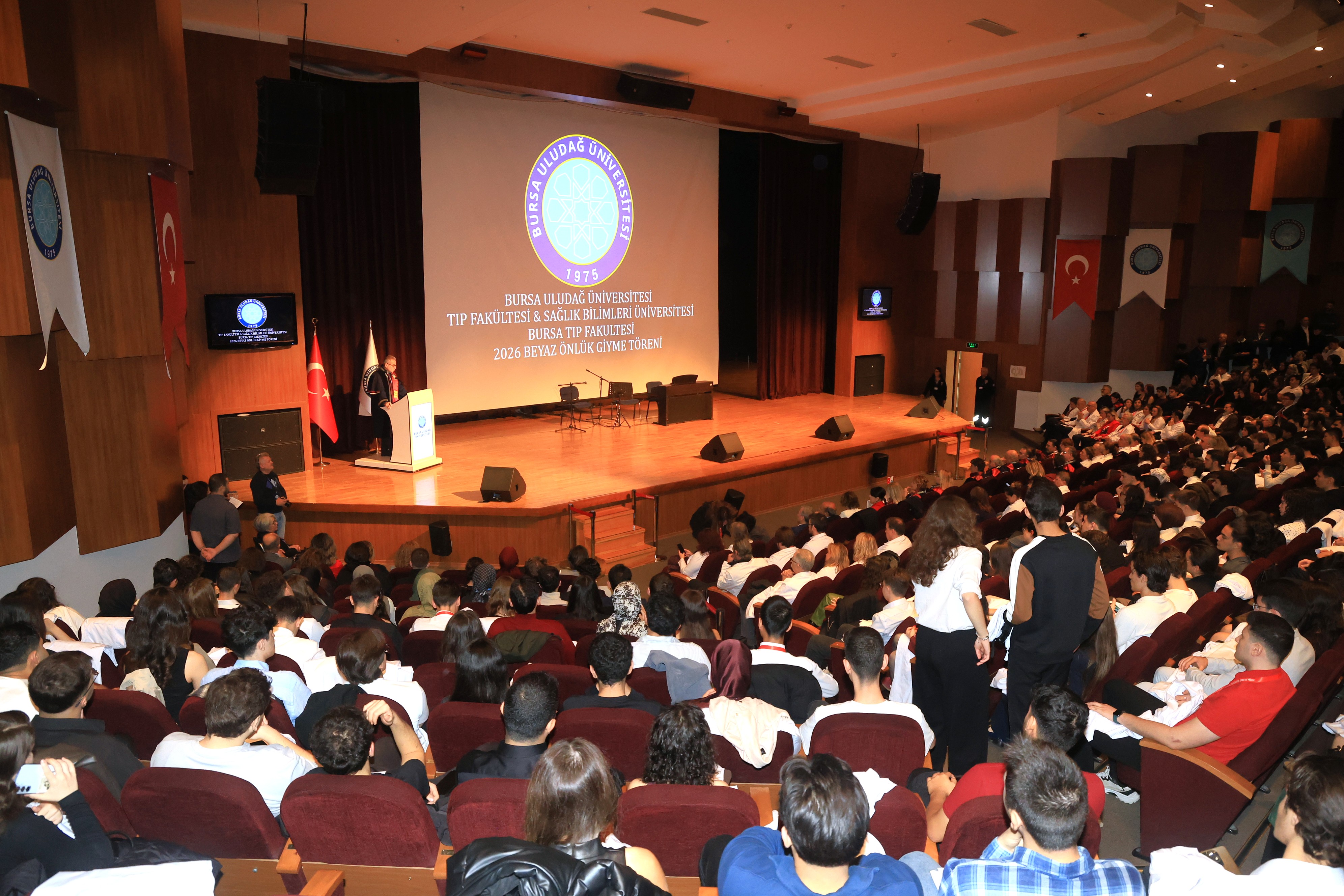 Hekim adayları beyaz önlüklerini giydi